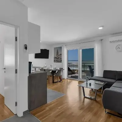 Luxury and modern apartment with sea view and garage