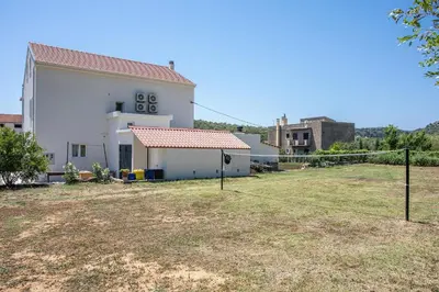 Zgrada u kojoj se nalazi vila