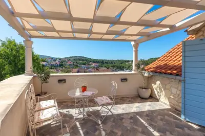 Pogled na planine ili pogled na planine iz vila
