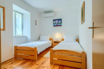 Krevet ili kreveti u jedinici u objektu Villa Bonaca - Heated Pool, Harbour Views & Steps to Sea I Sumartin, Brač