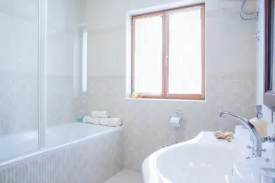 Kupaonica u objektu Villa Vjeka Cozy Family Retreat with Heated Pool, Brač Island