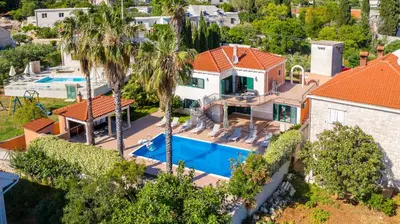 Bazen u objektu Villa Rasotica Relaxing Villa with Heated Pool, Perfect for Families ili u blizini