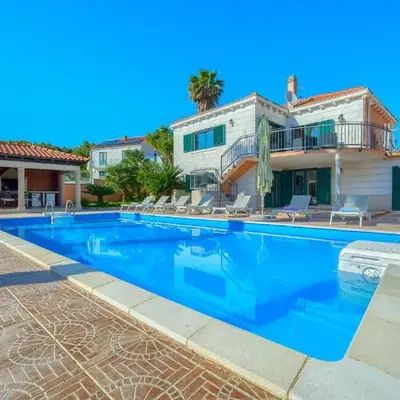 Villa Rasotica Relaxing Villa with Heated Pool