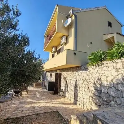 Family friendly house with a swimming pool Stanici