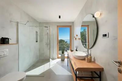 Kupaonica u objektu Dazzling Hvar Villa Villa Licita 3 Bedrooms Sea Views Superb Terrace