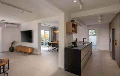 TV i/ili zabavni centar u objektu Stunning Home In Splitska