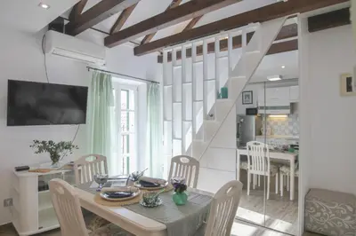 TV i/ili zabavni centar u objektu Apartments Rinatoni