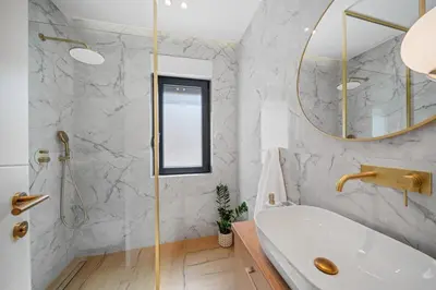 Kupaonica u objektu Casa Vita featuring a sea view, billiards, and heated pool
