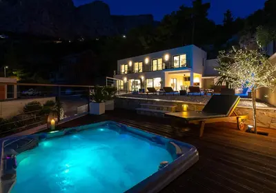 Bazen u objektu Casa Vita featuring a sea view, billiards, and heated pool ili u blizini