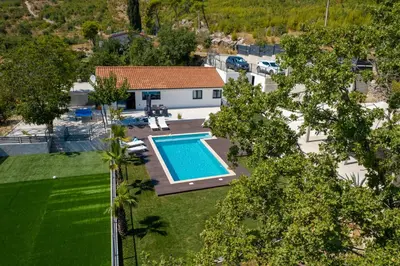 Bazen u objektu Villa Florinda with Pool and Prime Location near Split ili u blizini