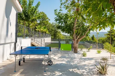 Stolni tenis u objektu Villa Florinda with Pool and Prime Location near Split ili u blizini