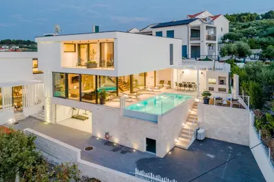 Bazen u objektu Luxury 