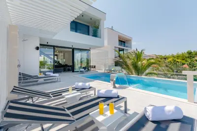 Bazen u objektu Luxury Villa Complex 