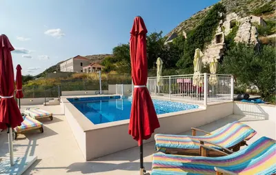 Pogled na planine ili pogled na planine iz vikendica