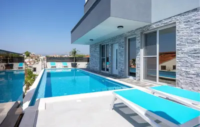 Bazen u objektu Stunning Apartment In Podstrana ili u blizini