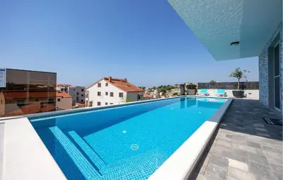 Bazen u objektu 2 Bedroom Nice Apartment In Podstrana ili u blizini