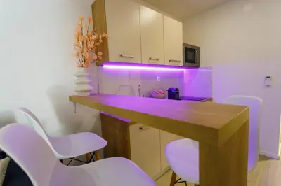 Kuhinja ili čajna kuhinja u objektu Apartments Beach Side Brela