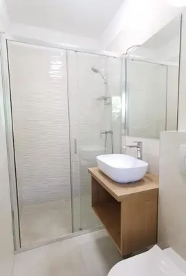 Kupaonica u objektu Double bedroom apartment No 16, first row by the sea, Beach House Ana