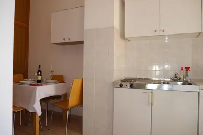 Kuhinja ili čajna kuhinja u objektu Apartments Jure with Sea View