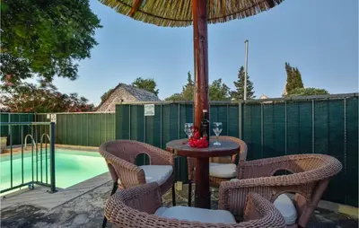 Bazen u objektu Holiday Home Skrip With Sea View 279 ili u blizini