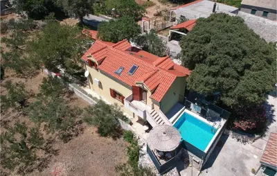 Bazen u objektu Holiday Home Skrip With Sea View 279 ili u blizini