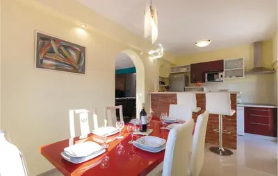 Kuhinja ili čajna kuhinja u objektu Stunning Home In Tugare