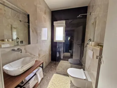 Kupaonica u objektu Family-friendly apartments with swimming pool Podstrana - Split - 23526