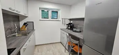 Kuhinja ili čajna kuhinja u objektu Apartments Sea Pearls