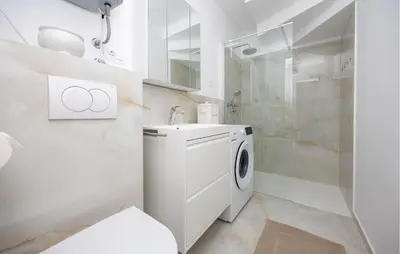 Kupaonica u objektu Stunning Apartment In Split With House Sea View