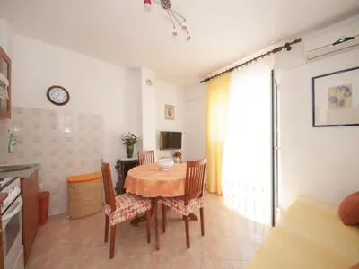 TV i/ili zabavni centar u objektu Apartments Mira - One Bedroom Apartment with Balcony A2