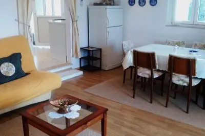 Kuhinja ili čajna kuhinja u objektu Apartment Agata - Two Bedroom Apartment with Terrace and Sea View ST
