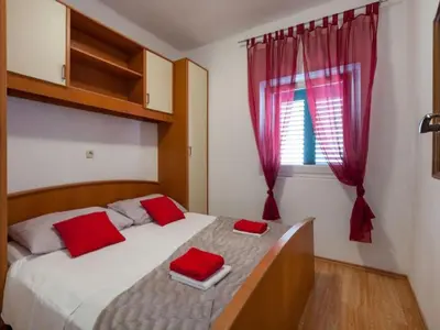 Krevet ili kreveti u jedinici u objektu Apartments Nena ST - Two Bedroom Apartment with Terrace and Sea View A3