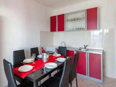 Kuhinja ili čajna kuhinja u objektu Apartments Nena ST - Two Bedroom Apartment with Terrace and Sea View A3