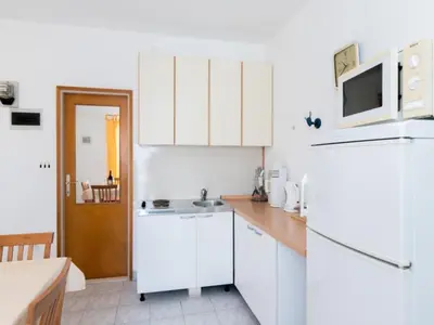 Kuhinja ili čajna kuhinja u objektu Apartments Veve - One Bedroom Apartment with Terrace Sea View Nensi ST