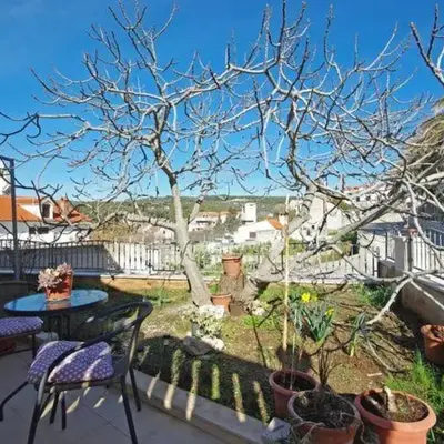 Apartments Villa Rose - Standard Studio with Sea View and shared Terrace A2 bijeli