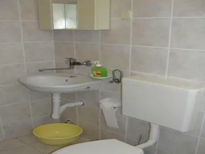 Kupaonica u objektu Apartments Boguvila - One-Bedroom Apartment with Terrace A3 - ST