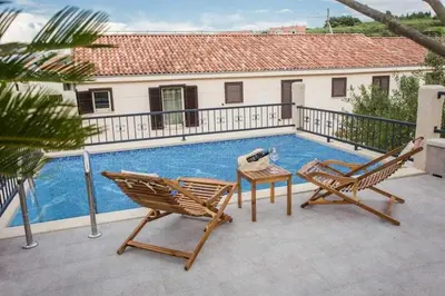 Bazen u objektu Villa Suzy Lux- Duplex Two Bedroom Villa with Swimming Pool and Sea View ili u blizini