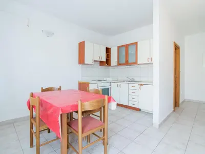 Kuhinja ili čajna kuhinja u objektu Apartments Neva- Standard Two Bedroom Apartment with Terrace and Sea View 4Z
