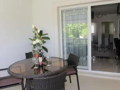Tlocrt objekta Holiday House Pine Tree - Three Bedroom Holiday Home with Pool