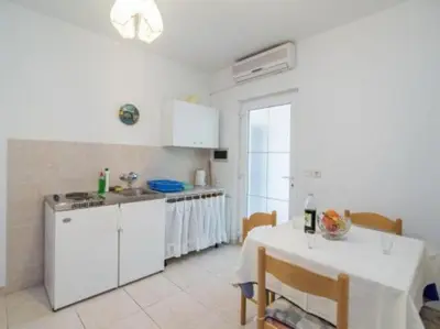 Kuhinja ili čajna kuhinja u objektu Apartments Boguvila - Two-Bedroom Standard Apartment with Terrace A6 - ST