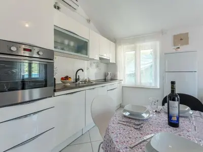 Kuhinja ili čajna kuhinja u objektu Apartments Sonja - Two Bedroom Apartment with Balcony and Garden View A3 2 ST