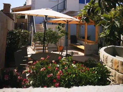 Vrt u objektu Apartments Natasa- One Bedroom Apartment with Balcony A1 - ST