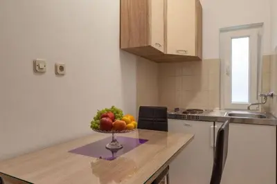 Kuhinja ili čajna kuhinja u objektu Apartments Nena ST - Standard One Bedroom Apartment with Balcony and Sea View A2