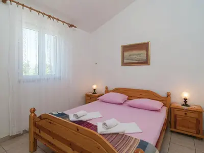 Krevet ili kreveti u jedinici u objektu Holiday Home Blossom - Four Bedroom Holiday Home with Outdoor Pool and Jacuzzi - ST
