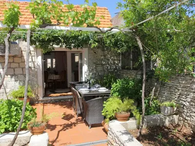 Vrt u objektu Holiday House Granny Mary - Two Bedroom Holiday Home ST