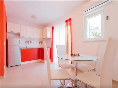 Kuhinja ili čajna kuhinja u objektu Apartment with balcony and sea view