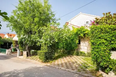 Vrt u objektu Apartments Roda - One Bedroom Apartment with Terrace Mira - ST