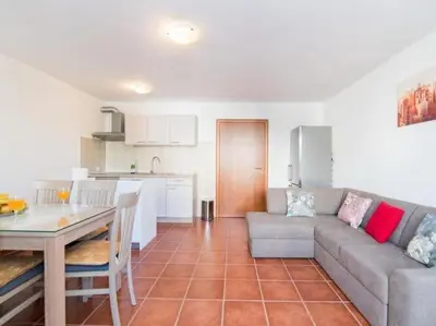 Kuhinja ili čajna kuhinja u objektu Apartment Budimir - Two Bedroom Apartment with Balcony