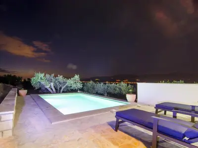 Bazen u objektu Holiday Home Bliss - Holiday Home with Outdoor Pool and Sea View ST ili u blizini