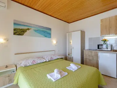 Krevet ili kreveti u jedinici u objektu Rooms Sani - Double Room with Terrace and Sea View S3